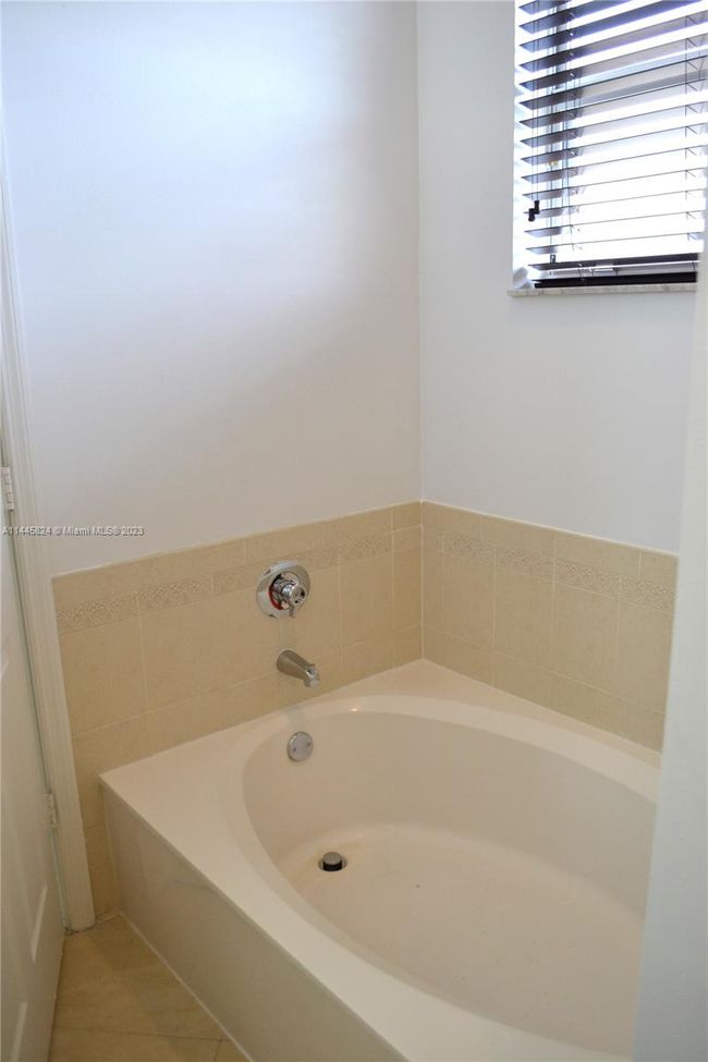 0 - 15278 Sw 30th Ter, Townhouse with 3 bedrooms, 2 bathrooms and null parking in Miami FL | Image 23