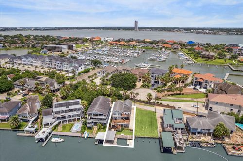 2114 Fenwood St, Kemah, TX, 77565-2116 | Card Image