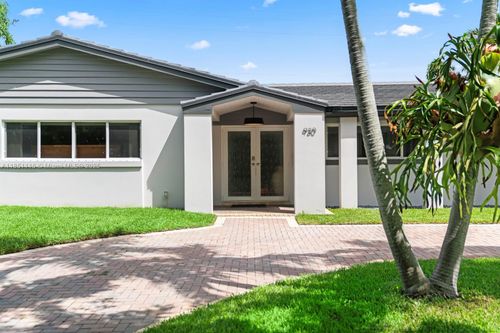 930 182nd Ter, North Miami Beach, FL, 33162-1163 | Card Image