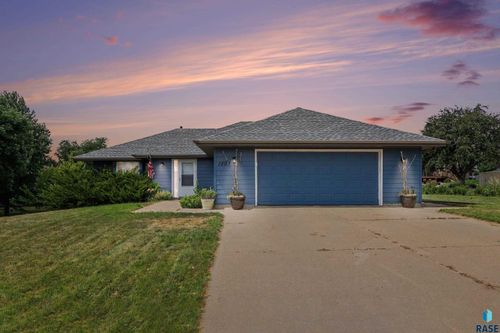 1805 S Cranston Cir, Sioux Falls, SD, 57106-5347 | Card Image