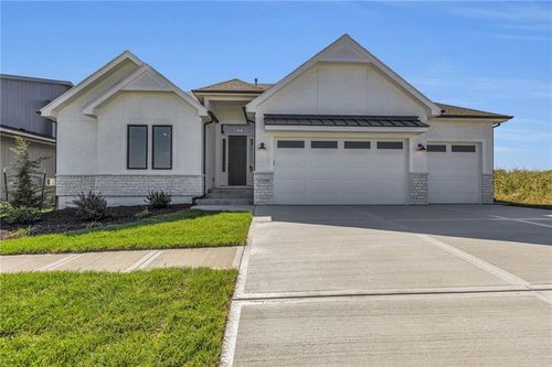 16890 S Illusion St, Olathe, KS, 66062-6624 | Card Image