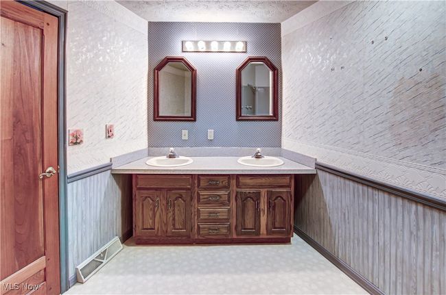 5765 State Route 82, House other with 3 bedrooms, 3 bathrooms and null parking in Hiram OH | Image 34