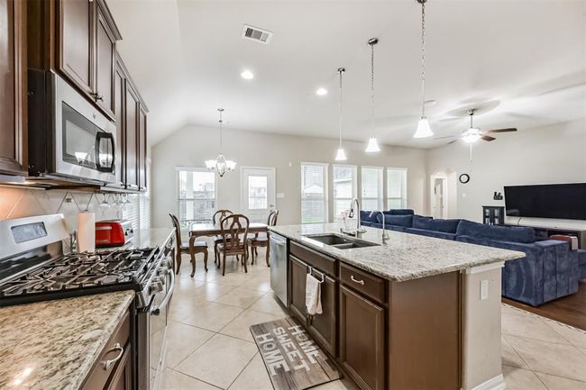 2012 Post Oak Ct, House other with 4 bedrooms, 2 bathrooms and 3 parking in Pearland TX | Image 12