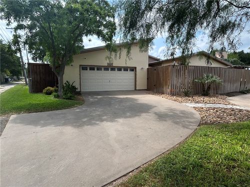 1504 Morningside Dr, Alice, TX, 78332-4171 | Card Image