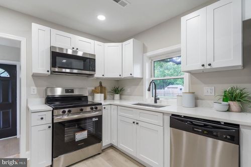 5912 Helfrich Rd, BALTIMORE, MD, 21225-3617 | Card Image