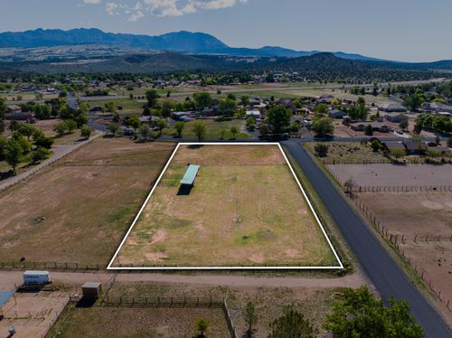 979 Dammeron Valley Dr W, Dammeron Valley, UT, 84783-5077 | Card Image