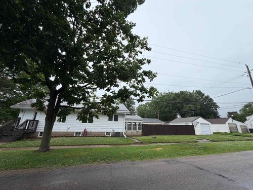 743 Magnolia Pkwy, Waterloo, IA, 50701-2209 | Card Image