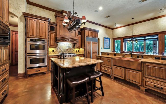 565 Lost Hunters Cyn, House other with 5 bedrooms, 5 bathrooms and 3 parking in China Spring TX | Image 20