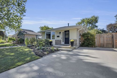 94 Edmunds Cres, London, ON, N5Z4J2 | Card Image