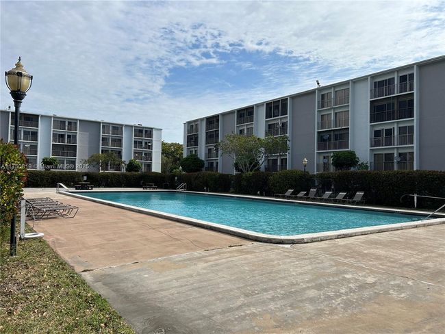 APT-402 - 8710 N Sherman Cir, Condo with 2 bedrooms, 2 bathrooms and null parking in Miramar FL | Image 18
