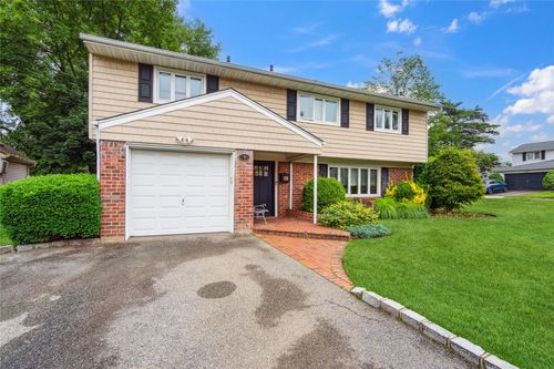 9 Elaine Pl, Plainview, NY, 11803-3954 | Card Image
