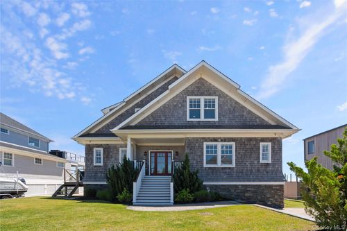 21 Shinnecock Road, Southampton, NY, 11942 | Card Image
