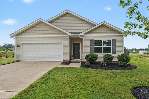 620 Hickory Point Dr, Lexington, NC, 27292-8132 | Card Image