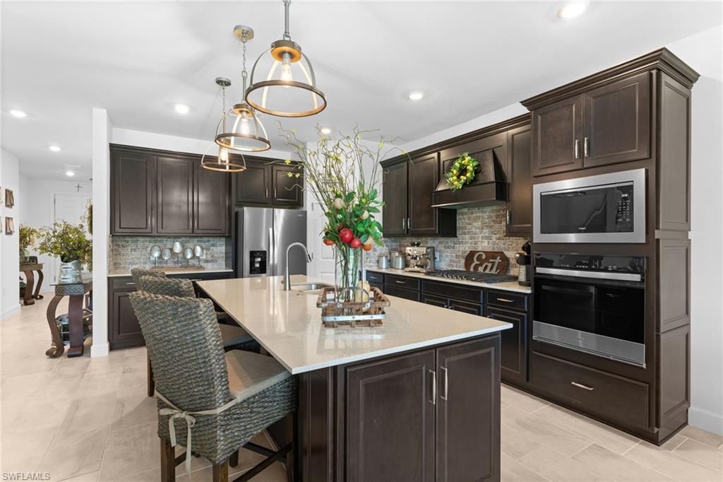 Residential in NAPLES 3