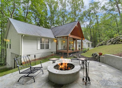 557 Country Club Est, Sapphire, NC, 28774-6676 | Card Image