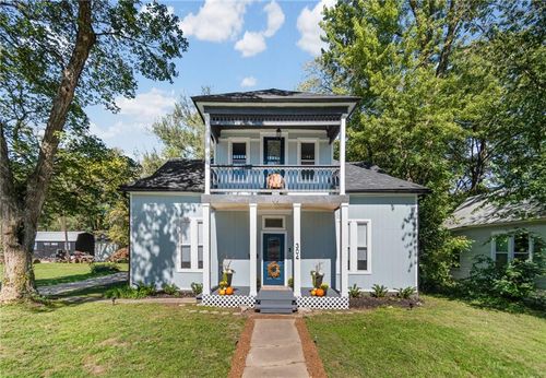 304 W Royle St, Richmond, MO, 64085-1640 | Card Image
