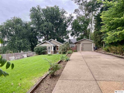 3049 Newport Avenue, Omaha, NE, 68112 | Card Image