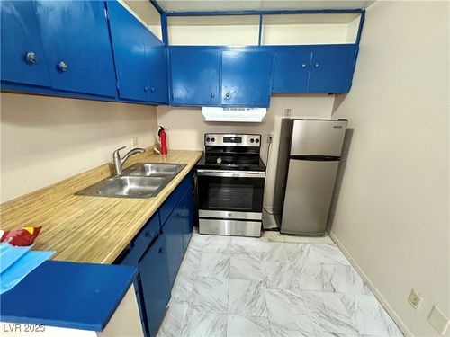 apt-7-204 Orland St, Las Vegas, NV, 89107-1652 | Card Image