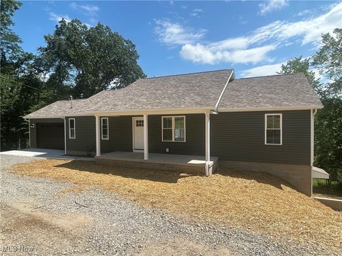 5905 Melody Ln, Nashport, OH, 43830-9586 | Card Image