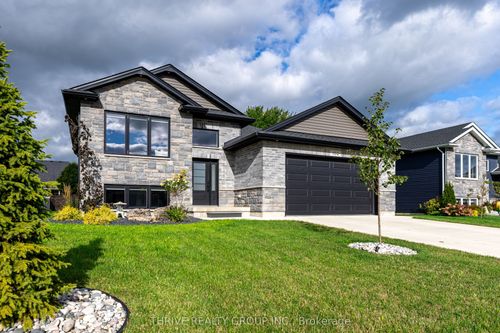102 Phibbs St, Forest, ON, N0N1J0 | Card Image