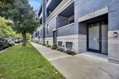 203-1767 W Rosehill Dr, CHICAGO, IL, 60660-3921 | Card Image