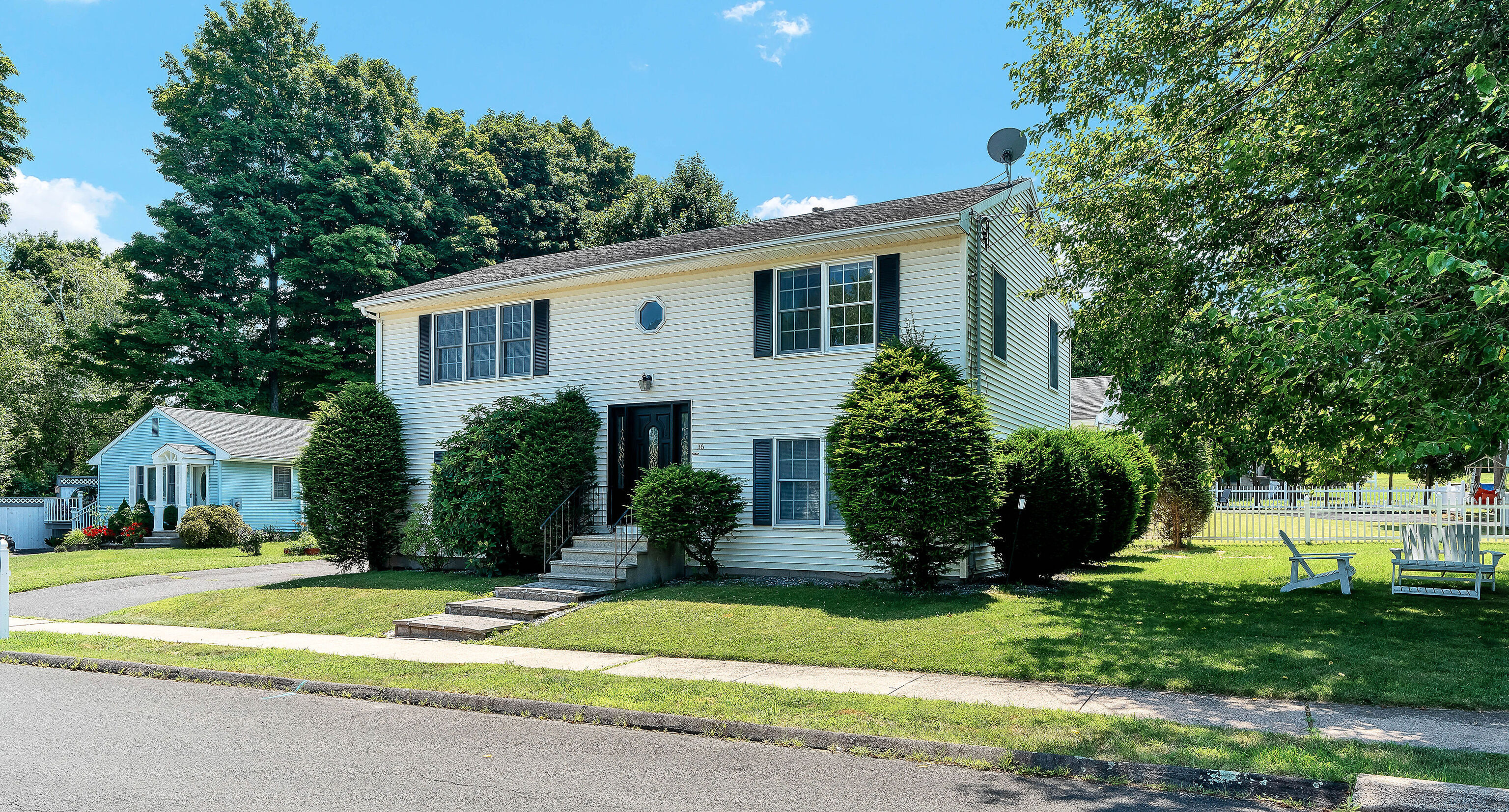 Gina St, Bristol, CT 06010