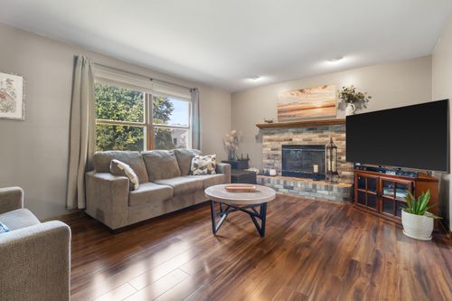629 Two Rivers Dr, Mukwonago, WI, 53149-9540 | Card Image