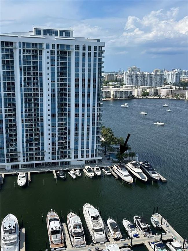 UNIT-2105 - 17111 Biscayne Blvd, Condo with 2 bedrooms, 3 bathrooms and null parking in Aventura FL | Image 35