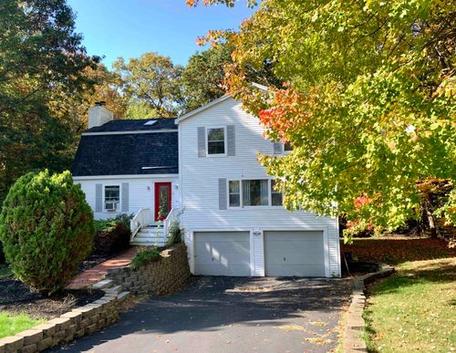 22 River Bend Cir, Exeter, NH, 03833-4003 | Card Image