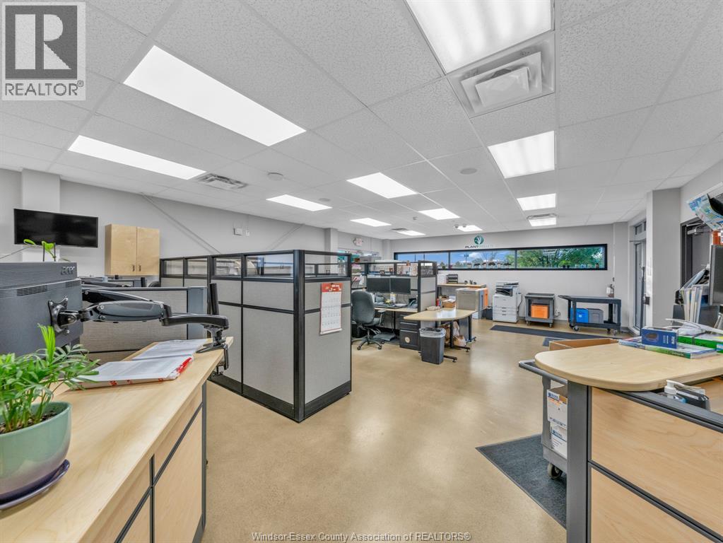 Commercial Sale in Leamington 3