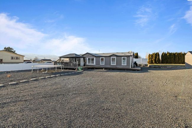 249 Sunshine Cir Sw, Home with 3 bedrooms, 2 bathrooms and null parking in Mattawa WA | Image 5