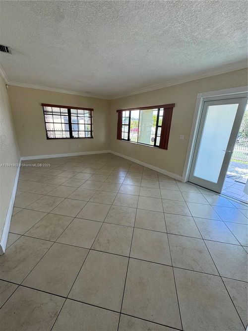 110-110 W 44th St, Hialeah, FL, 33012-4013 | Card Image