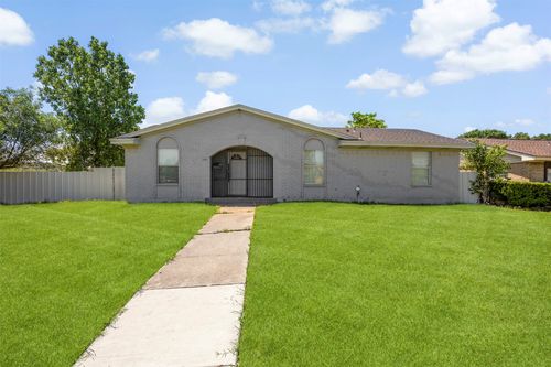 5848 Keeneland Pkwy, Dallas, TX, 75211-6958 | Card Image