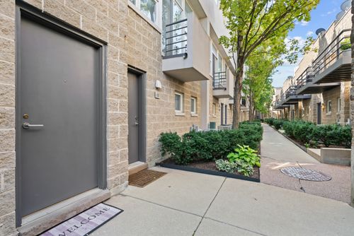 o-2826 N Talman Ave, Chicago, IL, 60618-7847 | Card Image