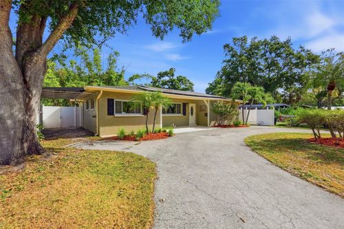 5654 Kiwanis Pl Ne, ST PETERSBURG, FL, 33703-2526 | Card Image