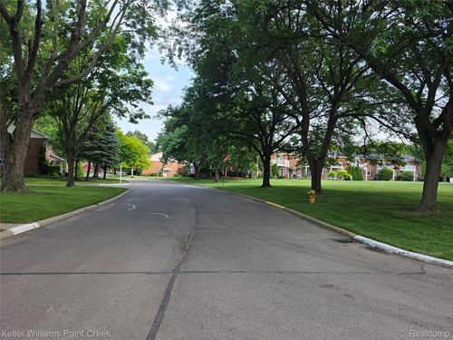 42231 Toddmark Ln, Clinton Twp, MI, 48038-6811 | Card Image