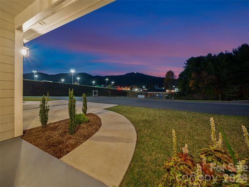 unit-103-100 Red Twig Ln, Burnsville, NC, 28714-2129 | Card Image