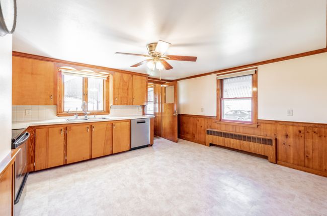 46 Suffield St, House other with 3 bedrooms, 2 bathrooms and 4 parking in Windsor Locks CT | Image 4