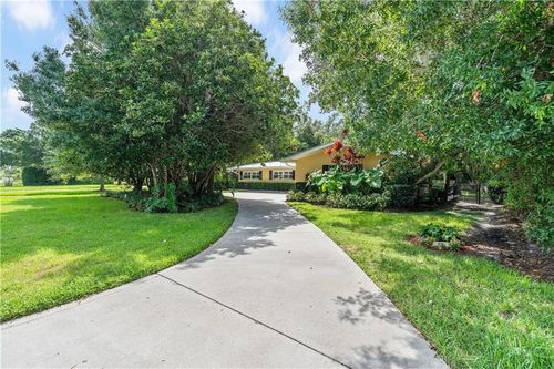 645 Royal Palm Pl, Vero Beach, FL, 32960-5135 | Card Image