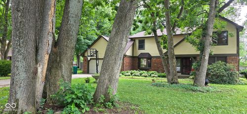 1914 S Hunters Ridge Ln, Greenwood, IN, 46143-8721 | Card Image