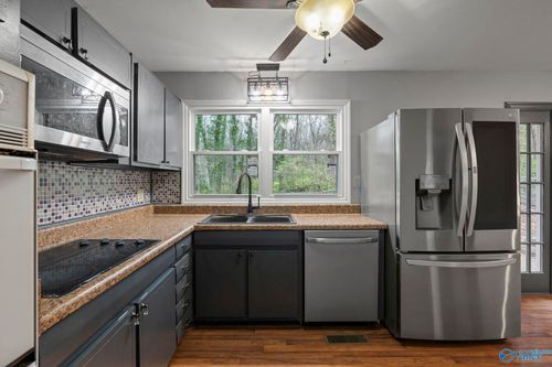 9527 Hemlock Dr Se, Huntsville, AL, 35803-1160 | Card Image