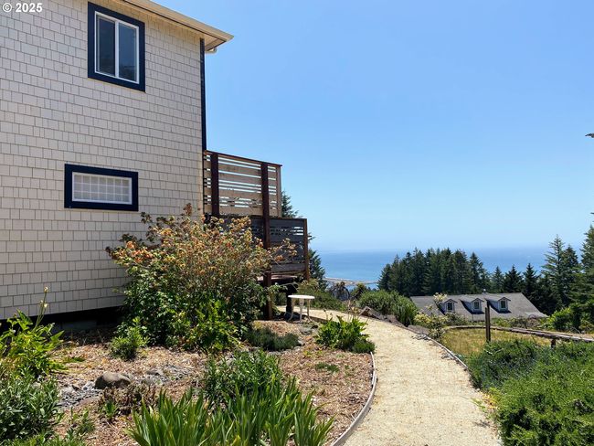 97661 Marina Heights Loop, House other with 3 bedrooms, 3 bathrooms and 2 parking in Brookings OR | Image 11