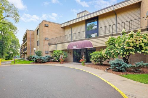 apt-210-5607 Green Circle Dr, Minnetonka, MN, 55343-9621 | Card Image