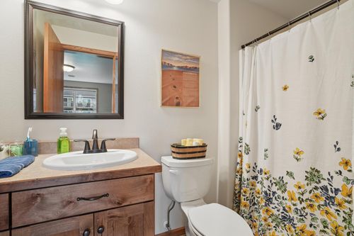 947 30th Ave W, West Fargo, ND, 58078-7937 | Card Image