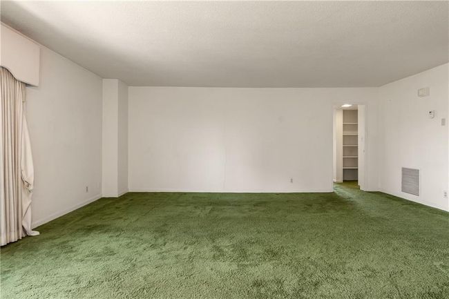 Open living/dining room | Image 27