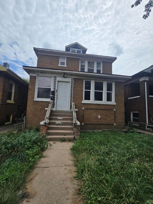 1061 Van Buren St, Gary, IN, 46402-2841 | Card Image