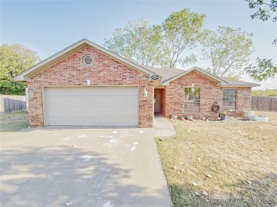 5402 Roadrunner Court, House other with 3 bedrooms, 2 bathrooms and null parking in Durant OK | Image 2