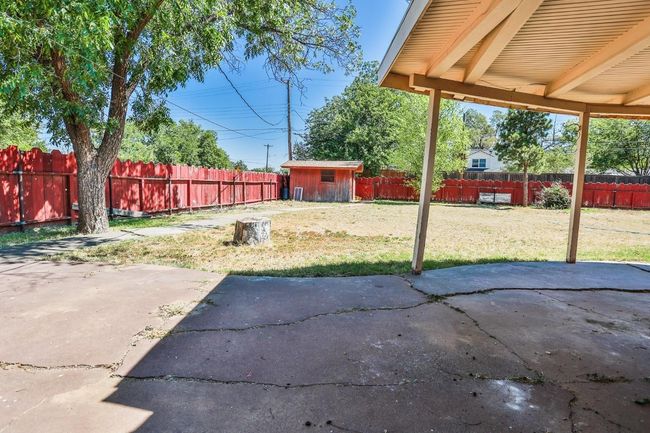 1210 Xenia St, House other with 3 bedrooms, 2 bathrooms and null parking in Plainview TX | Image 32