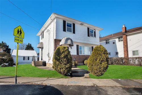 212 Newbridge Rd, Hicksville, NY, 11801-3930 | Card Image