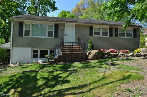 176 Yawpo Ave, Oakland, NJ, 07436-3220 | Card Image